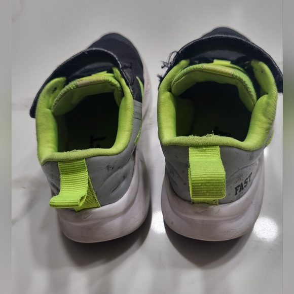 Nike Kids shoes - Picture 2 of 10